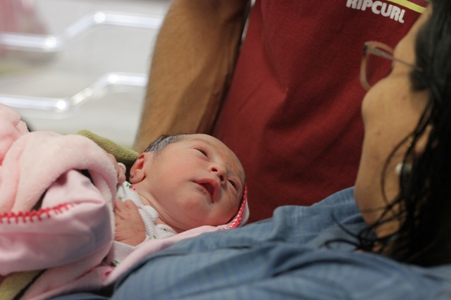 Esther, o primeiro bebê do HMISC / Foto: Daniel Búrigo / 4oito / Arquivo