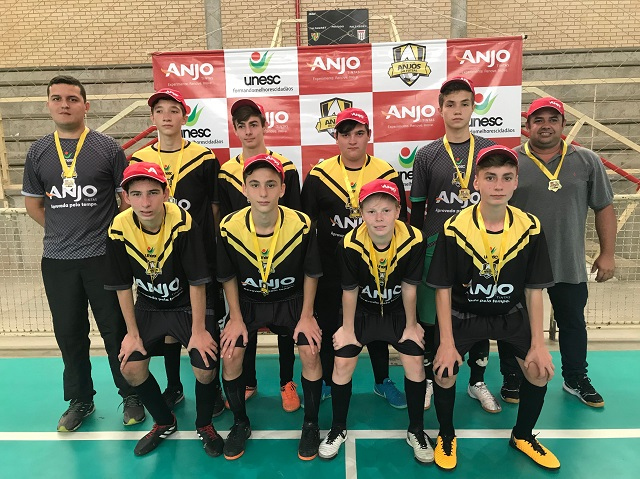 Time de Ermo, campeão no sub-14 / Divulgação