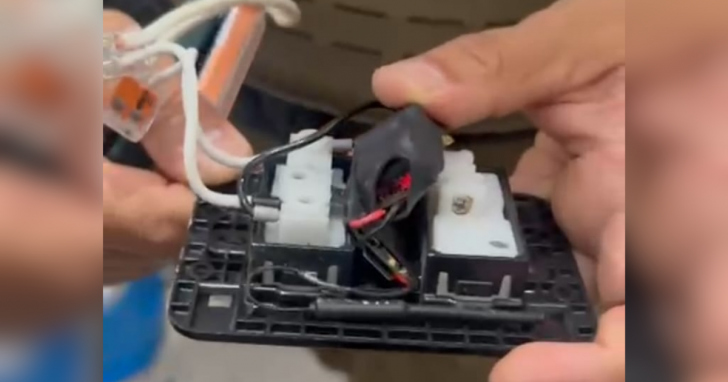 Funcionária descobre microcâmera escondida em banheiro | Foto: Divulgação/PMSC