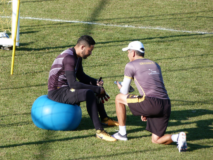 Goleiro Luiz, do Criciúma, pode entrar em negociação com a Chape / Foto: Denis Luciano / 4oito / Arquivo