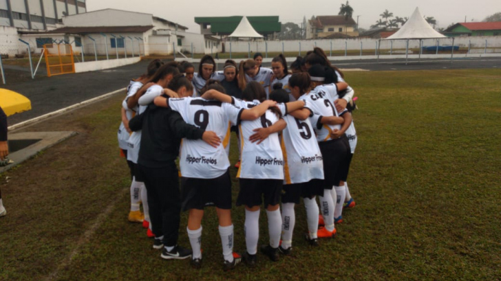 Futebol feminino estreou com goleada / Fotos: Fabrício Júnior / FME