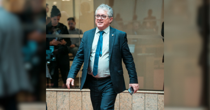 Tiago Zilli comemora a reeleição ao cargo de deputado em Santa Catarina | Foto: Divulgação/Alesc/4oito
