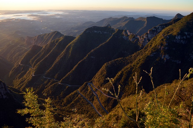 Serra do Rio do Rastro foi considerada a estrada mais espetacular do mundo / Fotos: Daniel Búrigo / A Tribuna