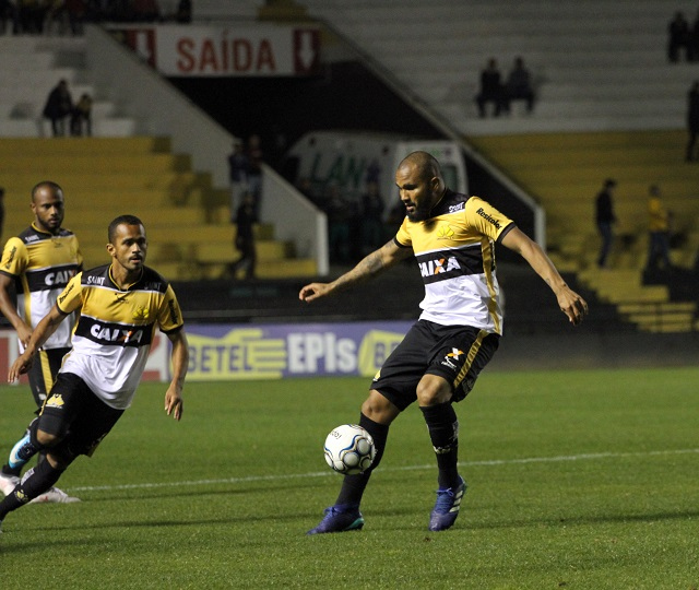 Liel é o artilheiro do Tigre e o terceiro jogador da equipe com mais desarmes na Série B/Foto: Daniel Búrigo/A Tribunaa