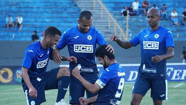 Zé Roberto fez quatro gols e o São Bento ganhou em Londrina / Divulgação