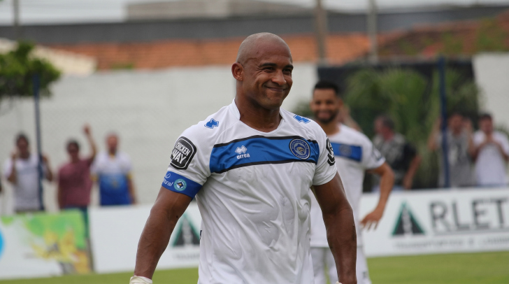 Brasão teve passagens marcantes por clubes do futebol catarinense e morreu aos 44 anos | Foto: Comunicação/CA Tubarão