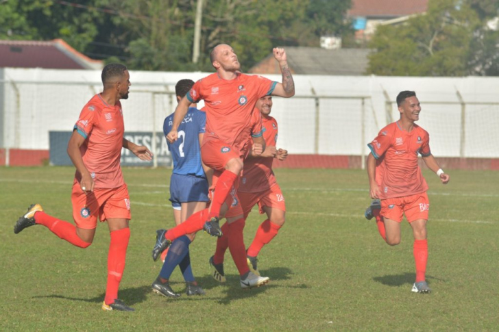 Max William comemora gol no 1 a 0 contra o Guarani / Foto: Lucas Colombo / MC10