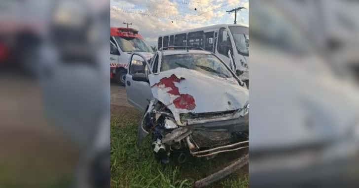 Automóvel colidiu contra a lateral de um ônibus escolar no bairro Vila Nova, em Santa Rosa do Sul | Foto: PMSC/4oito