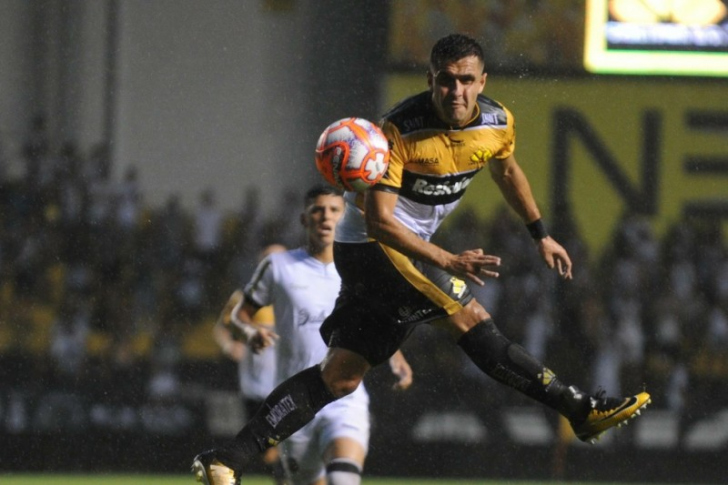 Pedro Bortoluzzo em campo pelo Criciúma / Foto: Caio Marcelo / Criciúma EC / Arquivo