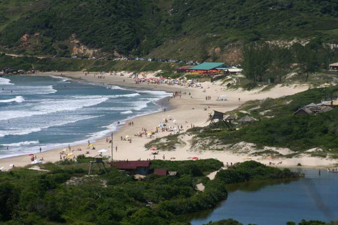 Praia do Rosa, em Imbituba / Divulgação
