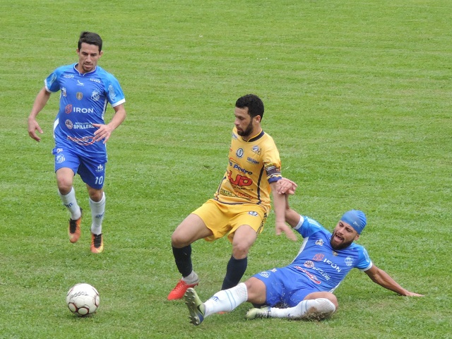 Caravaggio passou pelo Cocal do Sul e enfrenta o Turvo na semifinal/Foto: Emili Amaral/Especial