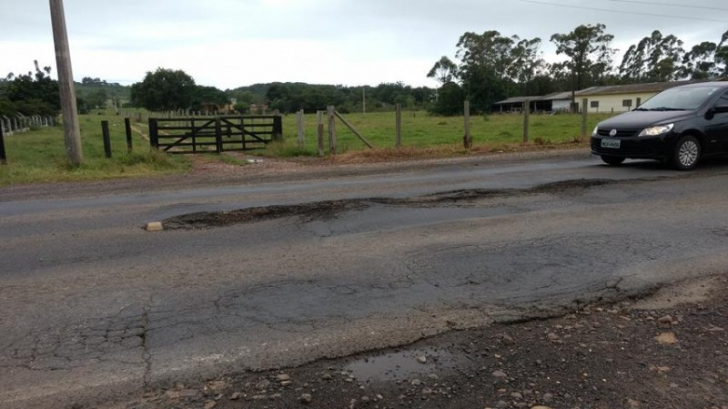 Os borrachudos, essas saliências na pista da Jorge Lacerda, serão removidos / Foto: Denis Luciano / 4oito / Arquivo