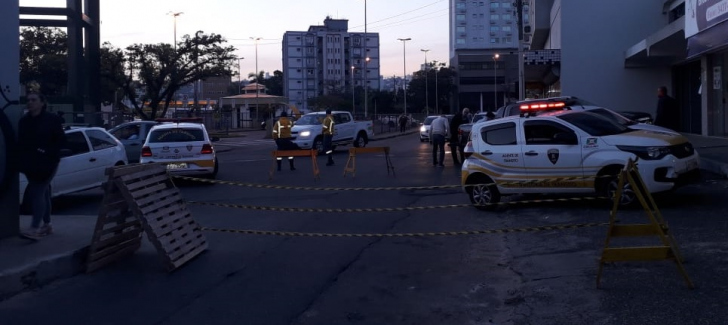 Rua Borba Gato fechada pela DTT / Divulgação