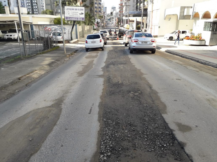 Rua Hercílio Luz hoje, segunda-feira / Fotos: Denis Luciano / 4oito