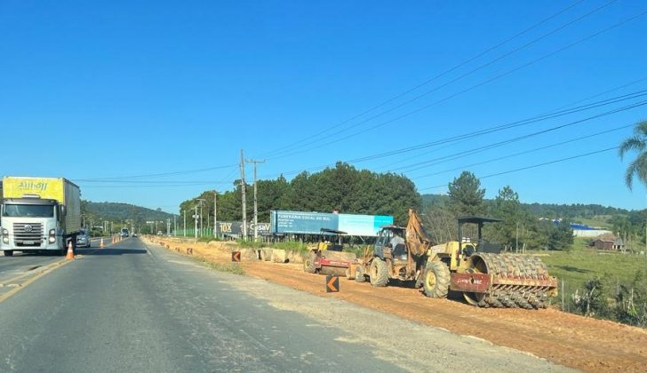 Imagem de 2023, quando havia trabalhadores e máquinas na obra (Foto: Rafael Niero/Arquivo)