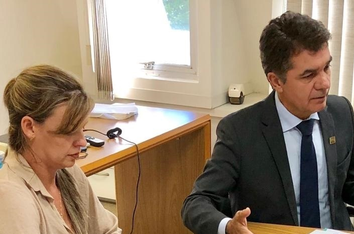 Salvaro com a presidente da Casan, Roberta dos Anjos / Divulgação