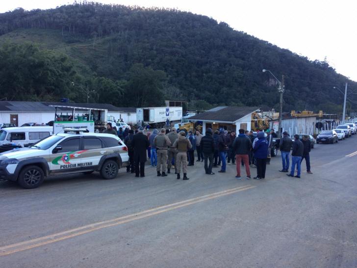 Protesto defronte ao canteiro de obras da Setep em Timbé do Sul / Foto: Gentil Francisco / Especial