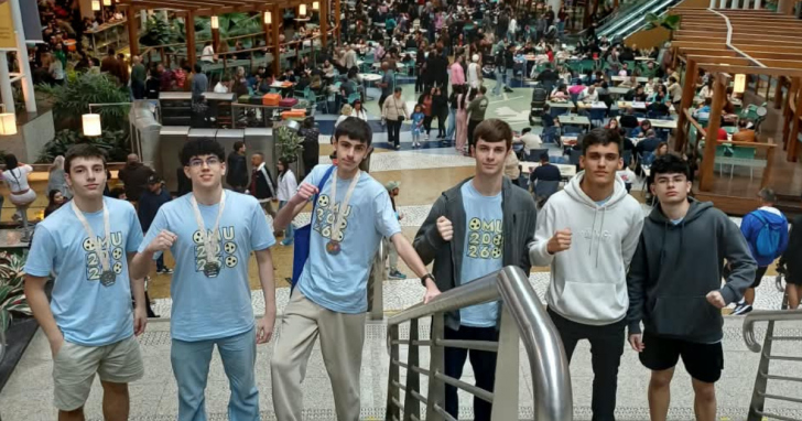 Estudantes do Colégio Michel de Criciúma conquistam a medalha de prata na Olimpíada de Matemática | Foto: Divulgação/4oito