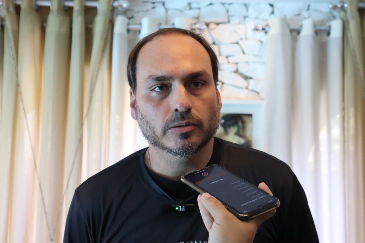 Em Criciúma, Carlos Bolsonaro afirmou que a direita precisa rever o discurso liberal na economia | Foto: Thiago Hockmüller/4oito