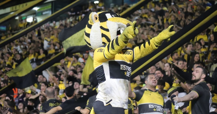 Bola rola a partir das 20h30, no Estádio Heriberto Hülse - Foto: Celso da Luz/Criciúma