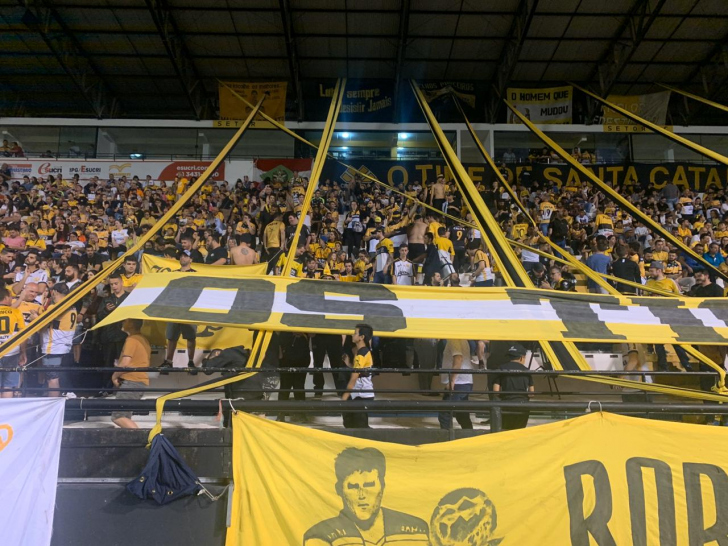 Torcida está comparecendo em bom número nos últimos jogos / Foto: Jota Éder / Timaço / Rádio Som Maior