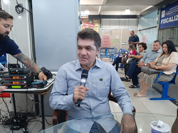 Salvaro participou do Programa Adelor Lessa ao vivo direto da rodoviária de Criciúma, nesta segunda-feira (Foto: Luana Mazzuchello)