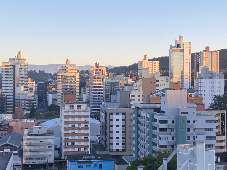 A previsão para o fim de semana é de tempo estável, com presença de sol e frio nas primeiras horas do dia / Foto: Lucas Mackowieki/4oito