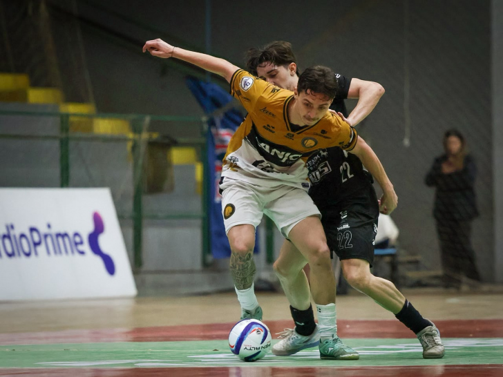 O Criciúma abriu o placar com Saymon, mas não conseguiu manter a vantagem | Fotos: @marcojrfoto/Blumenau Futsal