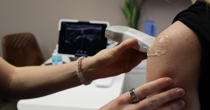 Fila para exames de ultrassom em Criciúma teria mais de 5 mil pacientes aguardando atendimento | Foto: Imagem gerada com auxilio de IA/4oito