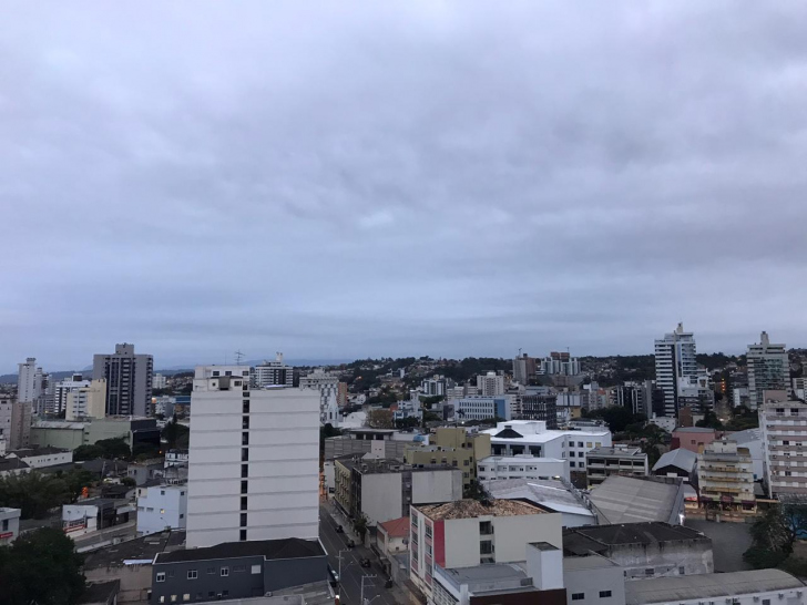 Céu deve permanecer nublado (Foto: Guilherme Nuernberg)