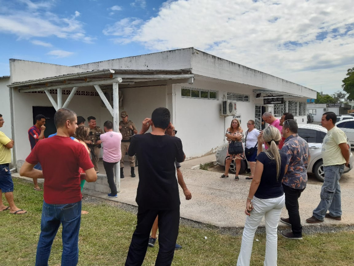 Motoristas de aplicativo estiveram na Delegacia da Mulher nesta segunda-feira (Foto: Heitor Araujo)