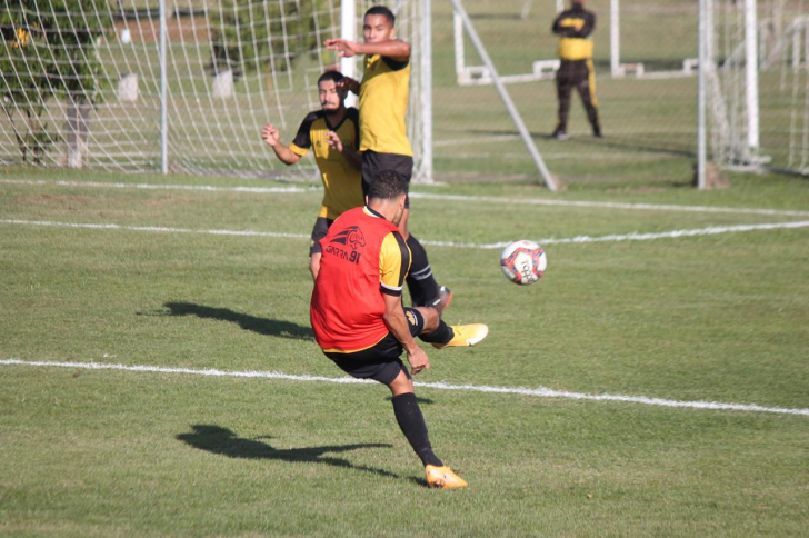 Pedrinho fez dois gols na atividade (Foto: Celso da Luz / Criciúma EC)