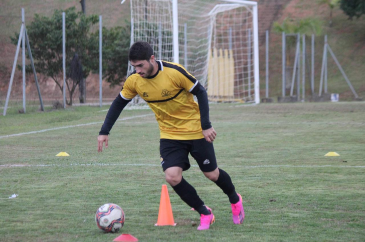 João Carlos em treino do Tigre (Foto: Celso da Luz / Criciúma EC)