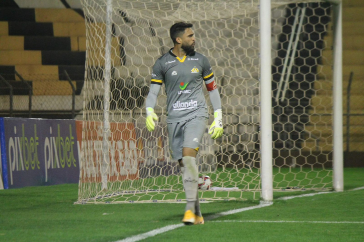 Gustavo envolveu-se em confusão com Pegorari, goleiro do Ituano (Foto: Celso da Luz / Criciúma EC)