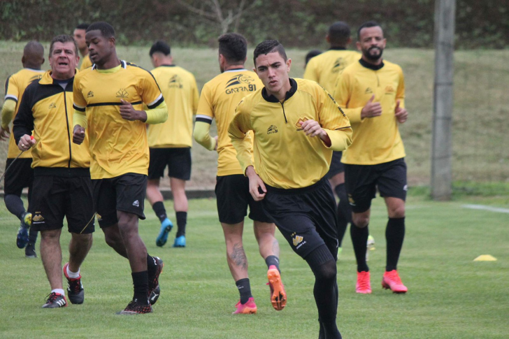 Minho deve ganhar chance no time titular (Foto: Celso da Luz / Criciúma EC)