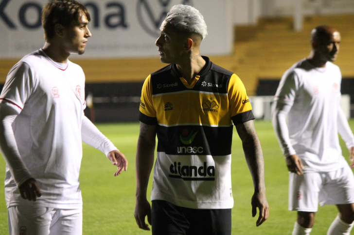 Dudu Figueiredo foi titular contra o Hercílio Luz (Foto: Celso da Luz / Criciúma EC)