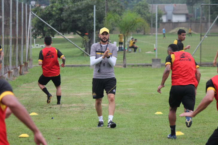 Alexandre Souza em treino do Tigre (Foto: Celso da Luz / Criciúma EC)