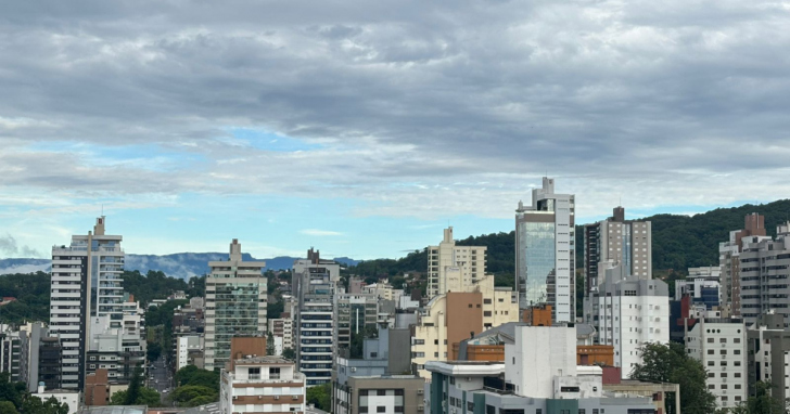 Céu nublado e previsão de chuva em Criciúma e região/Foto: Sophia Rabelo 4oito