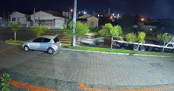 Câmera de segurança registrou o momento do impacto - Foto: Divulgação