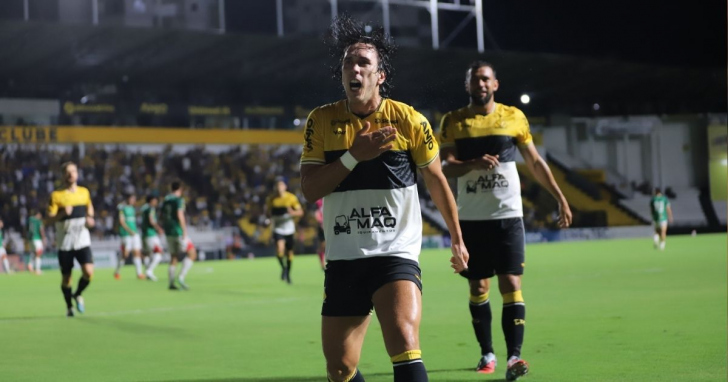 Nicolas voltou ao time titular e marcou um dos gols - Fotos: Celso da Luz/Criciúma