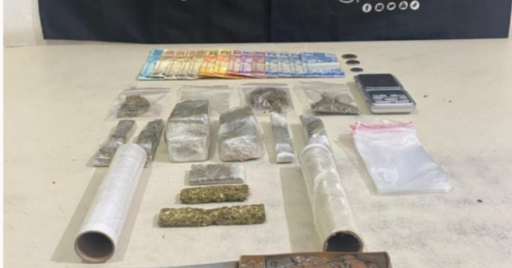 Dois homens são presos por tráfico de drogas no bairro Lagoão | Foto: PMSC