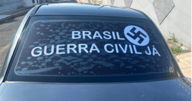 Propaganda nazista em carro termina com prisão em Araranguá | Foto: Polícia Civil/Divulgação Polícia Civil/Divulgação