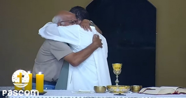 Avô retorna à igreja em busca de acolhimento após notícia trágica  | Foto: Reprodução do YouTube