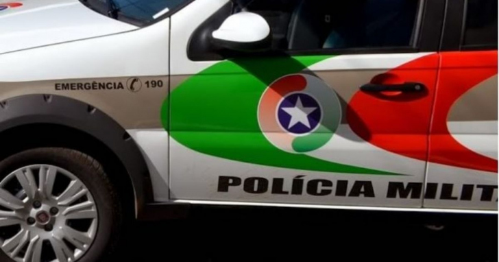 Homem agride esposa, ameaça o filho e acaba preso em Orleans