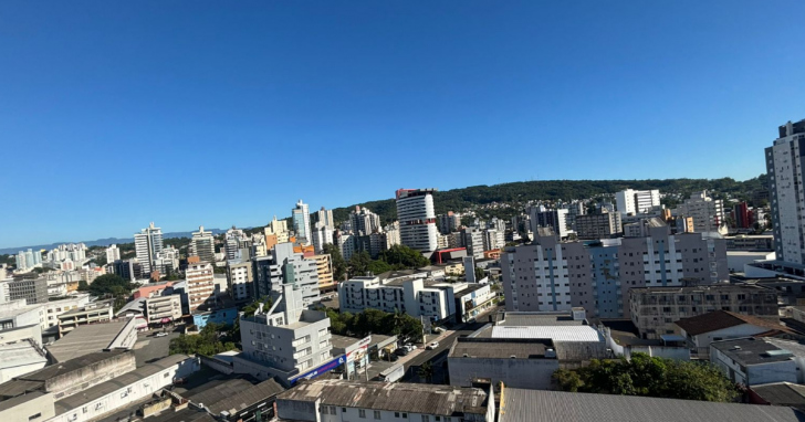 Semana começa com sol e calor em Criciúma | Foto: Sophia Rabelo/ 4oito