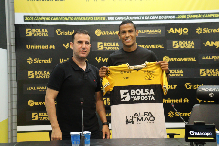 Bruno Alves, novo zagueiro do Tigre, concedeu entrevista coletiva nesta segunda-feira (16) | Foto: Davi Brabos/4oito