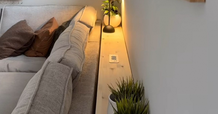 Sala ganha mais função com aparador planejado | Foto: Reprodução Redes Sociais/ 4oito