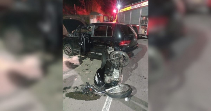 Bombeiros e Samu atenderam o acidente no bairro Guarda Margem Direita - Foto: Divulgação/CBMSC