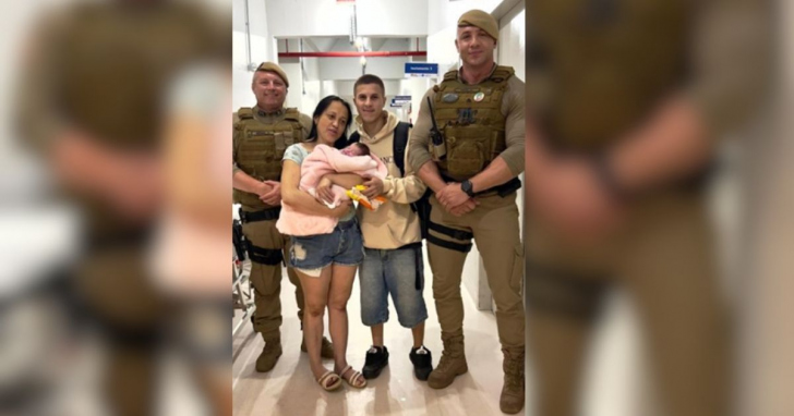 Pais encontraram viatura da PM no momento mais crítico I Foto: Divulgação/4oito