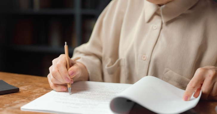 Concurso público da InvestSC tem salários de até R$ 10,3 mil I Foto: Canva/4oito